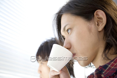 コーヒーを飲む男性 ストックフォトの定額制ペイレスイメージズ