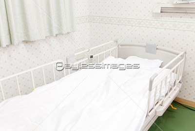 病室のベッド 商用利用可能な写真素材 イラスト素材ならストックフォトの定額制ペイレスイメージズ