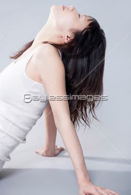 横顔の女性 商用利用可能な写真素材 イラスト素材ならストックフォトの定額制ペイレスイメージズ