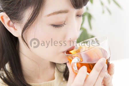 新鮮な紅茶 を 飲む イラスト ディズニー帝国