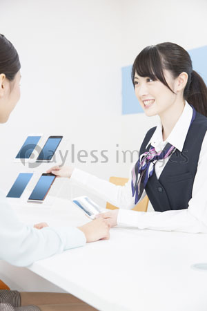 ショップスタッフの写真 イラスト素材 写真素材 ストックフォトの定額制ペイレスイメージズ