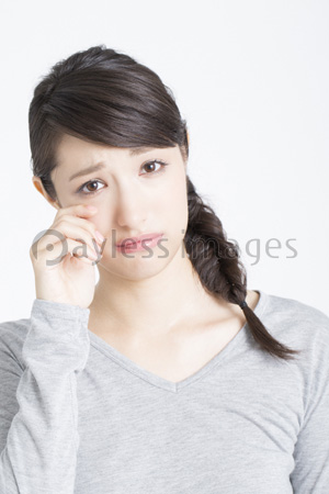 悲しい顔の女性 商用利用可能な写真素材 イラスト素材ならストックフォトの定額制ペイレスイメージズ