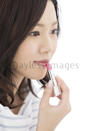 口紅を塗る女性 ストックフォトの定額制ペイレスイメージズ