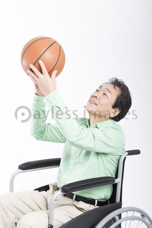 車椅子バスケ 商用利用可能な写真素材 イラスト素材ならストックフォトの定額制ペイレスイメージズ