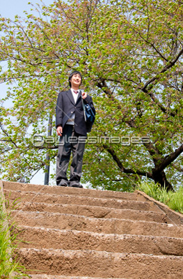 通学する男子高校生 ストックフォトの定額制ペイレスイメージズ