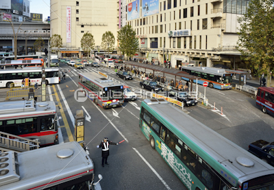 渋谷駅西口バスターミナル ストックフォトの定額制ペイレスイメージズ