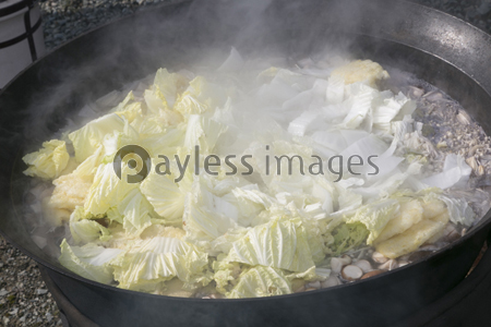 大鍋の炊き出しの写真 イラスト素材 Gf ペイレスイメージズ