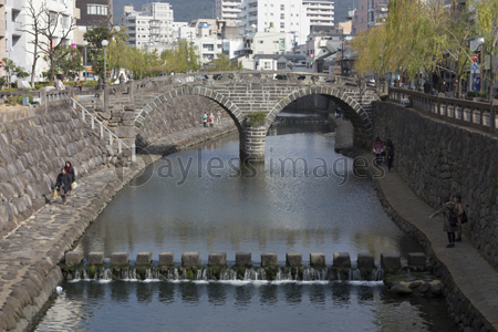 長崎市の眼鏡橋 商用利用可能な写真素材 イラスト素材ならストックフォトの定額制ペイレスイメージズ