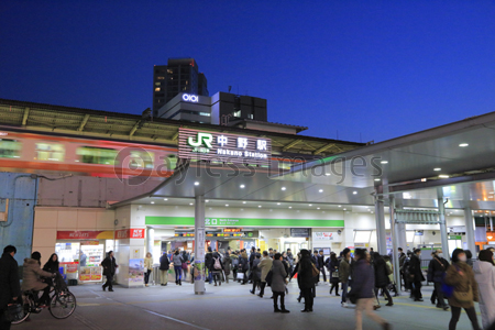 中野駅夜景 ストックフォトの定額制ペイレスイメージズ