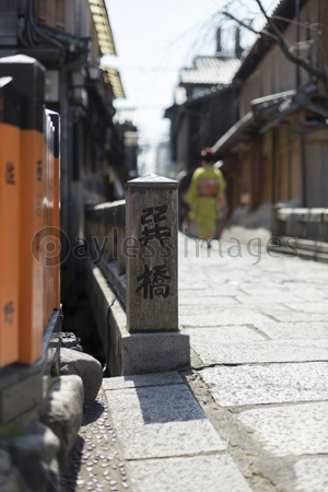 京都祇園白川の巽橋 ストックフォトの定額制ペイレスイメージズ