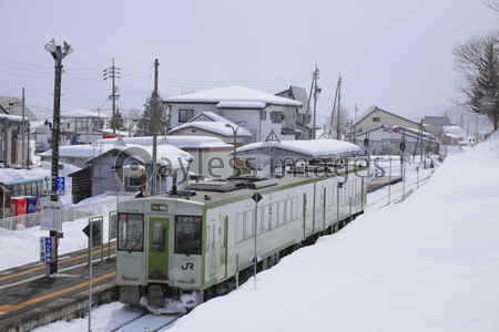 飯山線戸狩野沢温泉駅 ストックフォトの定額制ペイレスイメージズ