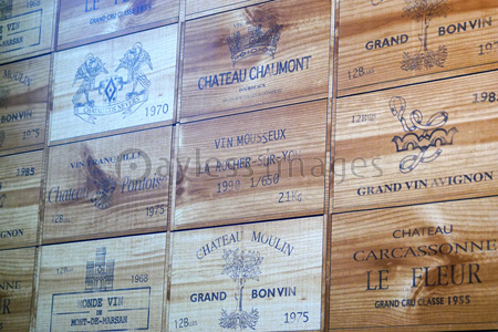ワインの木箱風の壁紙 ストックフォトの定額制ペイレスイメージズ