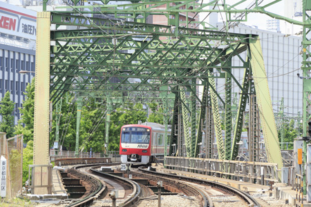 京急八ツ山橋鉄橋 ストックフォトの定額制ペイレスイメージズ