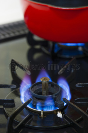 ガスコンロの火 商用利用可能な写真素材 イラスト素材ならストックフォトの定額制ペイレスイメージズ