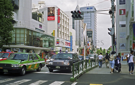 原宿2003年レトロ風景・神宮前交差点 - 商用利用可能な写真素材・イラスト素材ならストックフォトの定額制ペイレスイメージズ