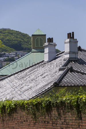 洋館の屋根と煙突 ストックフォトの定額制ペイレスイメージズ