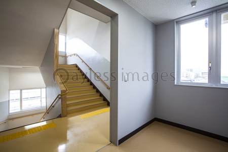 学校の階段 商用利用可能な写真素材 イラスト素材ならストックフォトの定額制ペイレスイメージズ
