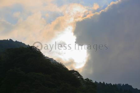 黒部立山アルペンルート 山並みシルエット 商用利用可能な写真素材 イラスト素材ならストックフォトの定額制ペイレスイメージズ