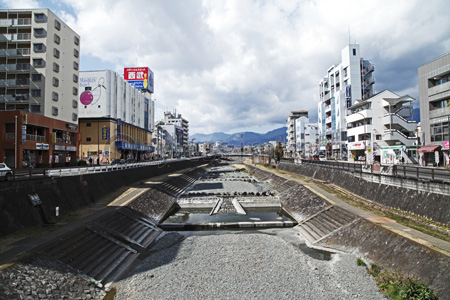 水無川 みずなし川緑地 秦野市 ストックフォトの定額制ペイレスイメージズ