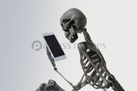 座り込むの写真 イラスト素材 写真素材 ストックフォトの定額制ペイレスイメージズ