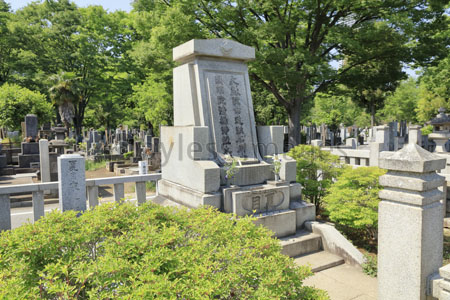 雑司ヶ谷霊園 夏目漱石の墓 ストックフォトの定額制ペイレスイメージズ