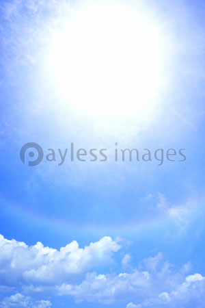 青空と太陽と虹と入道雲 ストックフォトの定額制ペイレスイメージズ
