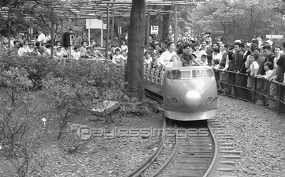 上野動物園お猿の電車 ストックフォトの定額制ペイレスイメージズ