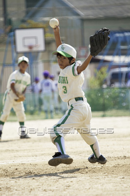 少年野球ピッチャー ストックフォトの定額制ペイレスイメージズ