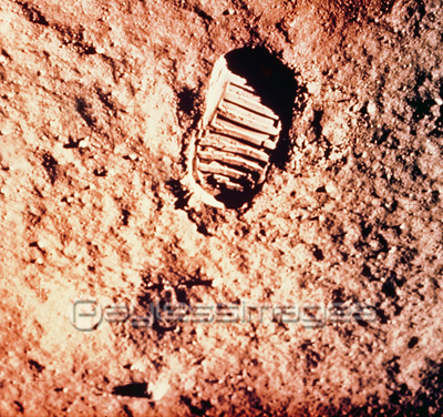 宇宙飛行士の足跡 商用利用可能な写真素材 イラスト素材ならストックフォトの定額制ペイレスイメージズ