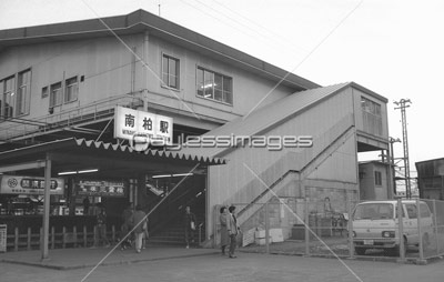 鉄道 国鉄・常磐線 南柏駅 - 商用利用可能な写真素材・イラスト素材ならストックフォトの定額制ペイレスイメージズ