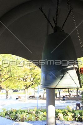 平和の鐘の写真 イラスト素材 写真素材 ストックフォトの定額制ペイレスイメージズ