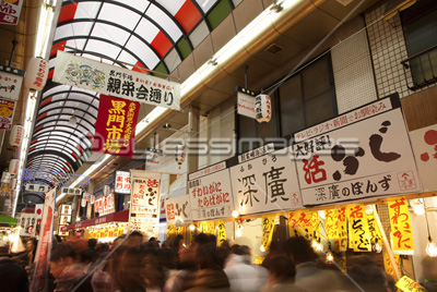 年末で賑わう大阪黒門市場 ストックフォトの定額制ペイレスイメージズ