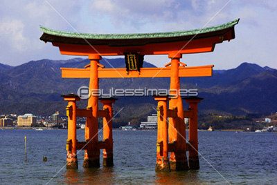 厳島神社の大鳥居の写真 イラスト素材 Gf1120422426 ペイレス