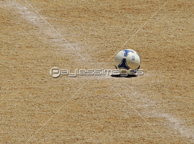 河川敷のサッカーゴール 商用利用可能な写真素材 イラスト素材ならストックフォトの定額制ペイレスイメージズ
