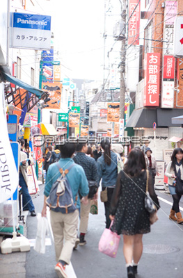 下北沢南口商店街 ストックフォトの定額制ペイレスイメージズ