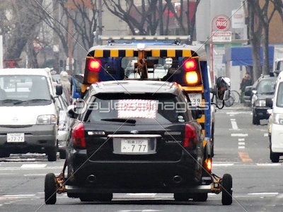 故障車のレッカー移動 ストックフォトの定額制ペイレスイメージズ