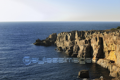 三段壁 崖地帯の夕景と水平線 和歌山県白浜 商用利用可能な写真素材 イラスト素材ならストックフォトの定額制ペイレスイメージズ