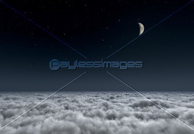 雲の上の夜 商用利用可能な写真素材 イラスト素材ならストックフォトの定額制ペイレスイメージズ
