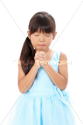 祈る女の子 商用利用可能な写真素材 イラスト素材ならストックフォトの定額制ペイレスイメージズ