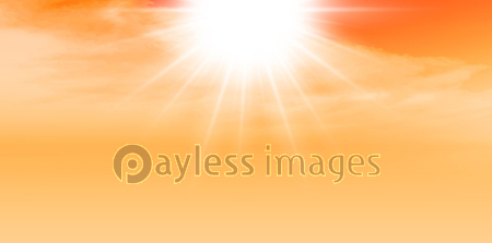 夕日 秋空 背景 商用利用可能な写真素材 イラスト素材ならストックフォトの定額制ペイレスイメージズ