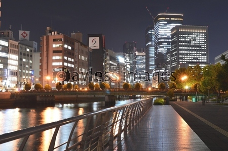 大阪中之島公園の夜景 ストックフォトの定額制ペイレスイメージズ