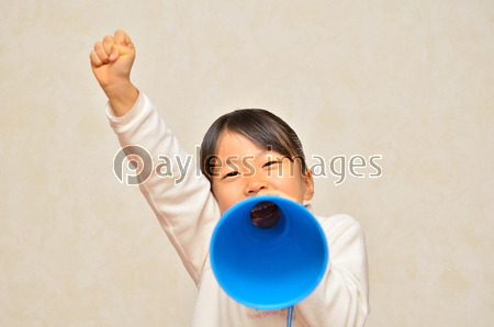 メガホンで応援する女の子の写真 イラスト素材 Xf5925209344