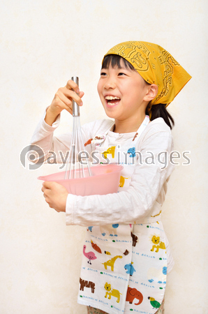 料理をする女の子 ストックフォトの定額制ペイレスイメージズ