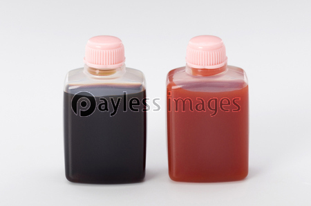 醤油とケチャップのタレビンの写真 イラスト素材 Xf5405220473