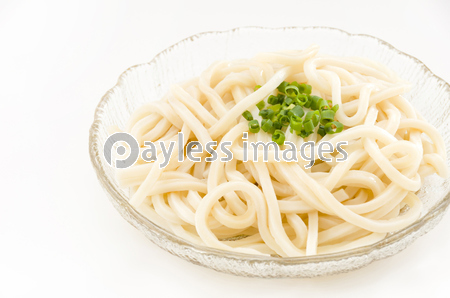 冷やしぶっかけうどん 商用利用可能な写真素材 イラスト素材ならストックフォトの定額制ペイレスイメージズ