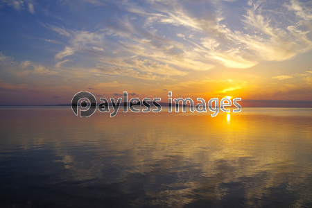 石垣島 フサキビーチの夕日 ストックフォトの定額制ペイレスイメージズ