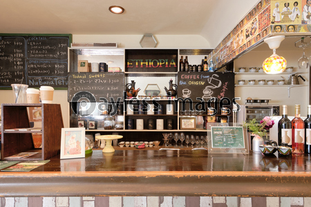 エチオピアンコーヒーの喫茶店のカウンター ストックフォトの定額制ペイレスイメージズ
