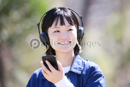 ヘッドフォン 写真 女性 トップ 首