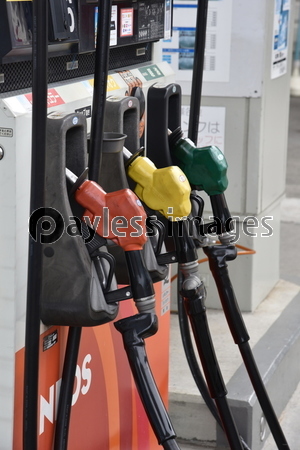ガソリン給油 セルフスタンド 商用利用可能な写真素材 イラスト素材ならストックフォトの定額制ペイレスイメージズ