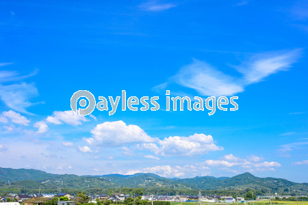 綺麗な夏の青空と田園風景 福岡県朝倉市 ストックフォトの定額制ペイレスイメージズ